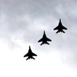 ببینید | ویدیو لحظه عبور جنگنده ایرانی در ارتفاع پایین در آسمان تهران