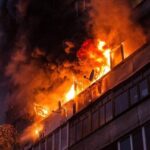 ببینید | آتش‌سوزی شدید در یک مجتمع مسکونی در هنگ کنگ