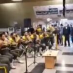 ببینید | اجرای مارش نظامی در ایستگاه مترو به مناسبت روز نیرودریایی و هفته بسیج