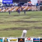 ویدیو | مرگ عجیب چند فوتبالیست در زمین فوتبال با صاعقه وحشتناک