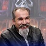 ببینید/ عذرخواهی سیامک انصاری از توهین به نمادهای ملی در برنامه «بازمانده»: حق کاملاً با شما مردم ایران است