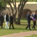 ببینید / ادای احترام پوتین به بنای یادبود گاندی، رهبر مبارز هند