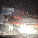 ببینید / گرفتار شدن صد‌ها خودرو در محور سنندج ــ سقز به علت برف و کولاک شدید