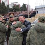 ببینید / رهبر کره شمالی از نیرو‌های اعزام شده به جنگ روسیه استقبال کرد