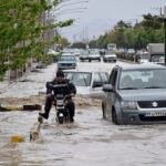 ببینید / آب‌گرفتگی معابر در منوجانِ کرمان