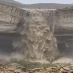 ببینید / ایجاد آبشار طبیعی در اثر بارندگی و سیلاب