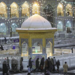 قابی تماشایی از اولین بارش برف امسال در حرم مطهر رضوی