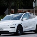 تاکسی روباتیک تسلا بدون راننده در شهر می چرخد