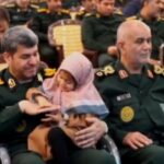 قاب ماندگار یادگار شهید قائدی در آغوش فرمانده