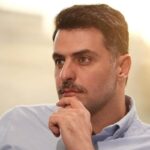 ببینید | انتقاد تند علی ضیا از پزشکیان:  ای کاش در سیاست نیامده بود / دکمه اتوپایلوت را زده و مملکت را رها کرده است!