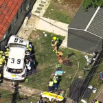 ببینید | تصادف خودروی پلیس و ورود به خانه مسکونی!