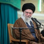 عکس | اشک ذوق دختر جوان حین دیدار امروز با رهبر انقلاب