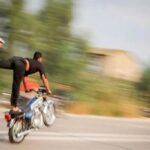 ببینید | حرکات عجیب و خطرناک یک موتورسوار در بلوار وکیل آباد مشهد