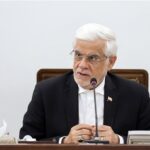 ببینید | واکنش معاون اول رئیس جمهور به واژگونی اتوبوس در محدوده نطنز