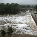 ببینید | تصاویر تلخ از وسط سیل هولناک در قره‌انجیر کرکوک؛ آب نوزاد را با خود برد!