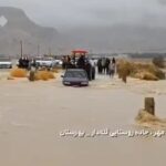 ببینید | نجات رانندۀ پژو در سیلاب فارس