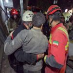 ببینید | لحظه نجات ساکنان ساختمان سه‌طبقه فروریخته در یافت‌آباد توسط آتش‌نشانی