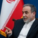 ببینید | عراقچی خطاب به یک فعال اقتصادی: ما جوان‌ها حرف همدیگر را خوب می‌فهمیم