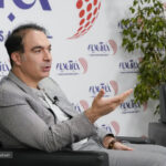 ببینید | بغض سوزناک یک پزشک روی آنتن تلویزیون: حق مردم ما این نیست…