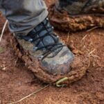 ببینید | اقدام تحسین‌برانگیز یک پیرمرد با کفش گل‌آلود هنگام ورود به فروشگاه