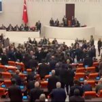 ببینید | زد و خورد در مجلس ترکیه بر سر بودجه ۲۰۲۶
