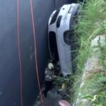 ببینید | حادثه در پارکینگ استانبول؛ سقوط راننده زن از ارتفاع ۵ متری!