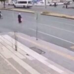 ببینید | تصاویر شوکه‌کننده از یک تصادف؛ زن به صورت عمدی وسط جاده ایستاد؟ / لحظه برخورد شدید با موتورسوار