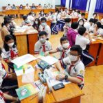 ببینید | اقدام عجیب معلم تایلندی حین تدریس!