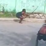 ببینید | ویدیویی عجیب از درگیری قبیله‌ای در پاپوآ گینه نو با تیر و کمان!