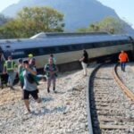 ببینید | اولین تصاویر از خروج مرگبار قطار از ریل در مکزیک