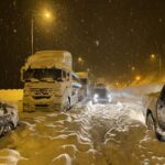 ببینید | گیر افتادن خودروها در برف و کولاک بولو ترکیه