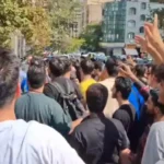 ویدیو | تجمع و شعارهای اعتراضی هواداران مقابل باشگاه استقلال