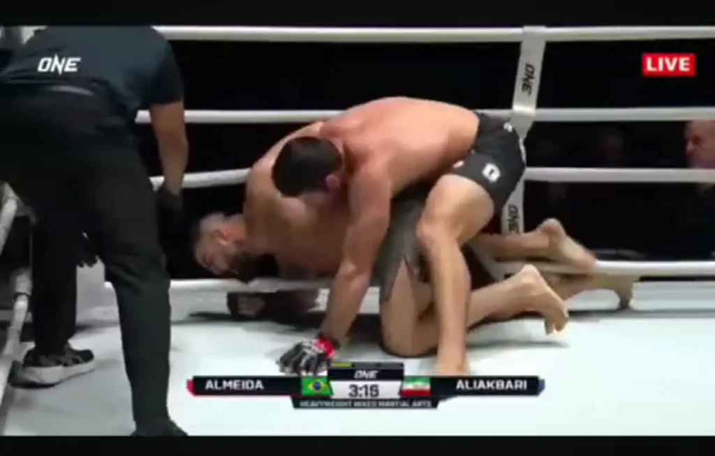 ویدیو | مبارزه کامل علی اکبری با فایتر برزیلی