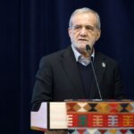 ببینید / اعتراض یک فعال اقتصادی به پزشکیان در شهرکرد: مناظره‌های انتخاباتی خود را ده‌دقیقه مرور کنید؛ کمر مردم شکسته است