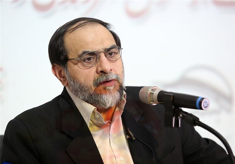 ببینید/ رحیمپور ازغدی حین گفتوگو در یک برنامه تلویزیونی، موبایل خود را جواب داد ببینید/ رحیمپور ازغدی حین گفتوگو در یک برنامه تلویزیونی، موبایل خود را جواب داد