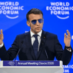 ببینید / ظاهر شدن دوباره رهبر فرانسه با عینک آفتابی