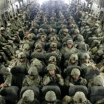 ببینید | تحلیلگر مسائل سیاسی: آماده‌سازی نیروهای آمریکا در مرزهای ایران برای …