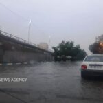 تردد سخت خودروها در آبگرفتگی اهواز