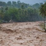 ببینید | وقوع سیل شدید؛ وحشت مردم و گرفتاری خودروها