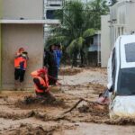 ببینید | تصاویر تازه از سیل وحشتناک؛ خودروها مثل کاغذ جابه‌جا شدند!