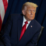 ببینید | تصویری خبرساز از وضعیت عجیب دست دونالد ترامپ