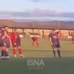 ببینید | لحظه کوبیدن فوتبالیست باشگاه ولز با آرنج به بازیکن حریف