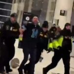 ببینید | یک خودرو وارد جمعیت فرودگاه دیترویت آمریکا شد