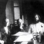 عکس | میرزا کوچک خان در حال مذاکره با نمایندگان دولت شوروی