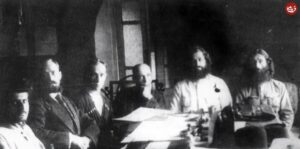 عکس | میرزا کوچک خان در حال مذاکره با نمایندگان دولت شوروی