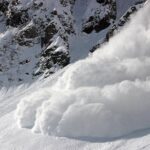 ببینید | لحظه وحشتناک سقوط بهمن در کشمیر هند