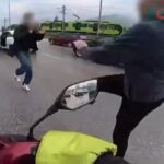 ببینید | مداخله دختر جوان در درگیری فیزیکی وسط جاده!