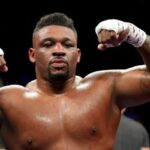 ببینید / جارل میلر، بوکسور آمریکایی در حین مبارزه تقریباً کلاه‌گیس خود را از دست داد!