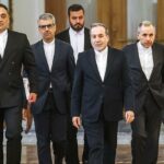 ببینید / عزیمت عراقچی و هیئت مذاکره کننده ایران به سمت محل مذاکرات در مسقط