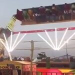 ببینید / سقوط وحشتناک وسیلۀ بازی یک شهربازی در هند